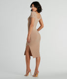 Perfect And Stylish Scoop Neck Ribbed Midi Dress creates spring wedding guest dress with stylish details, the perfect midi dress for graduation, or for a cocktail party look in the latest midi-length trends for 2024!