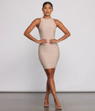 Mini vestido sin mangas con texturas de moda