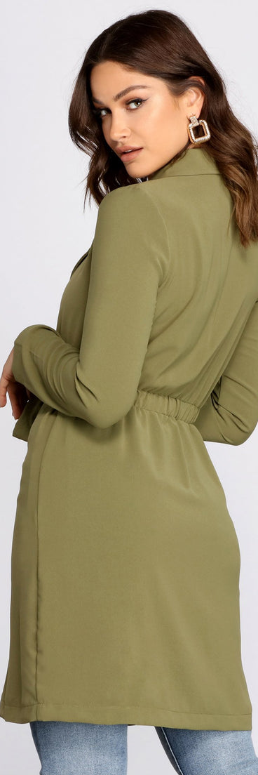 Gabardina Cosmopolitan Chic con cinturón